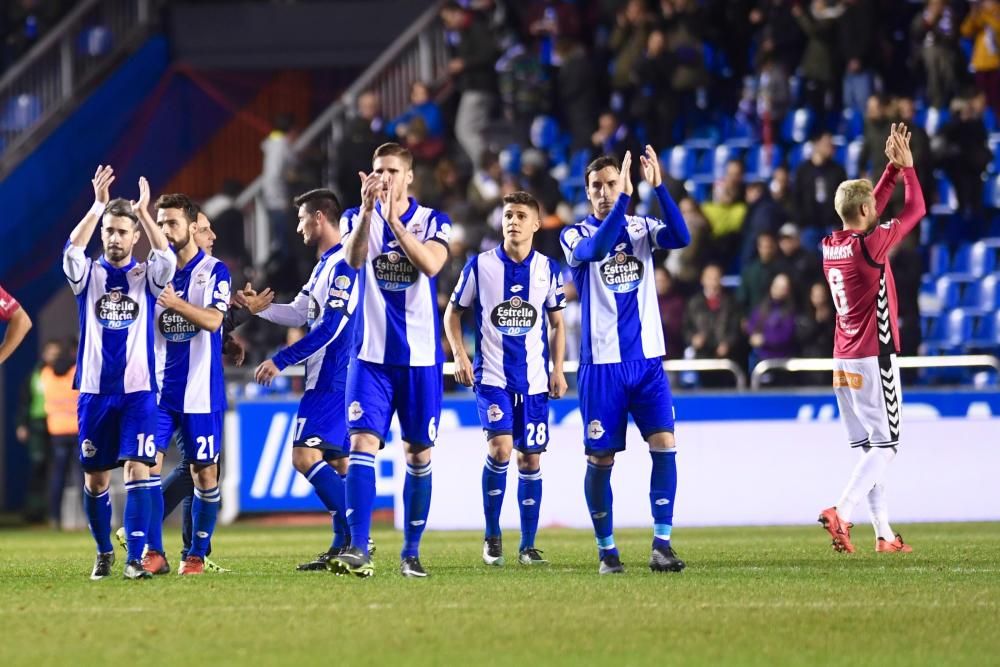 El Dépor empata en el descuento ante el Alavés