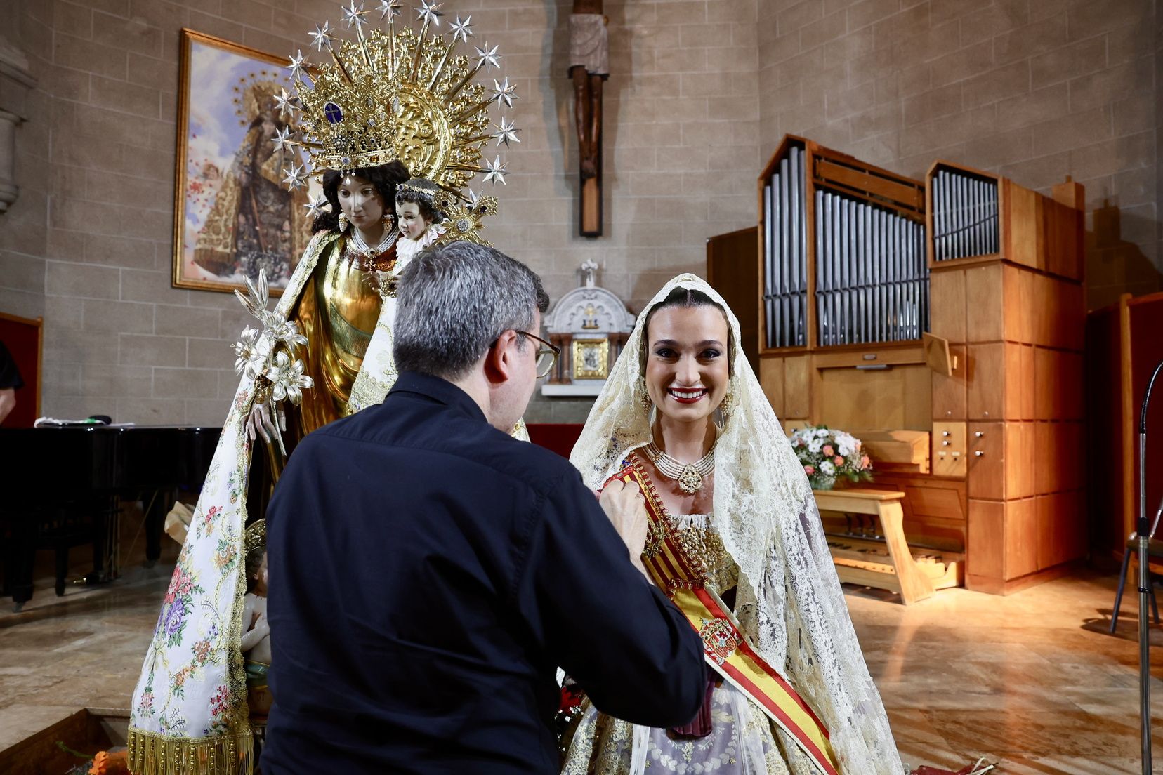 Así ha sido el Besamanos de las falleras mayores y cortes de honor 2025