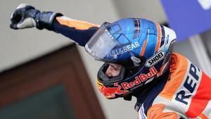 Alex Márquez (Honda) celebra su podio en el corralito de Le Mans.