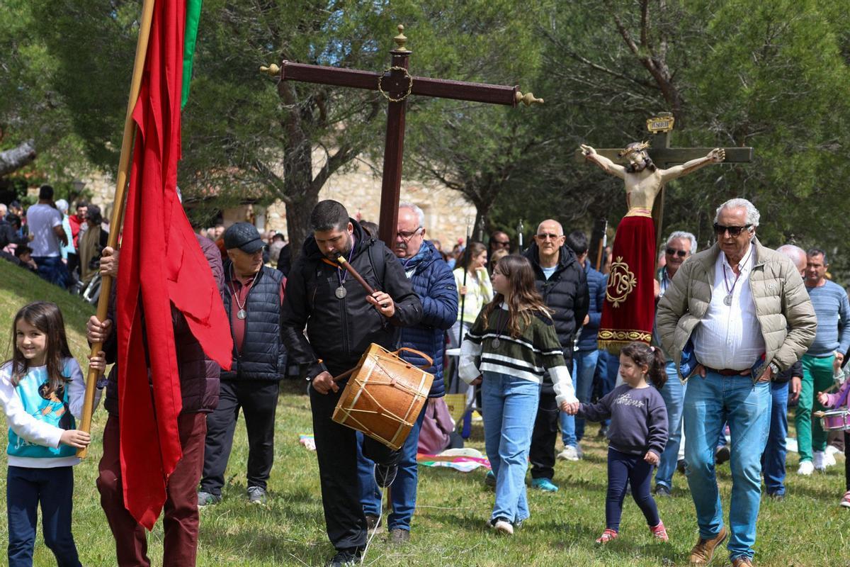 GALERÍA | Los zamoranos llenan la pradera de Valderrey en la romería del Cristo