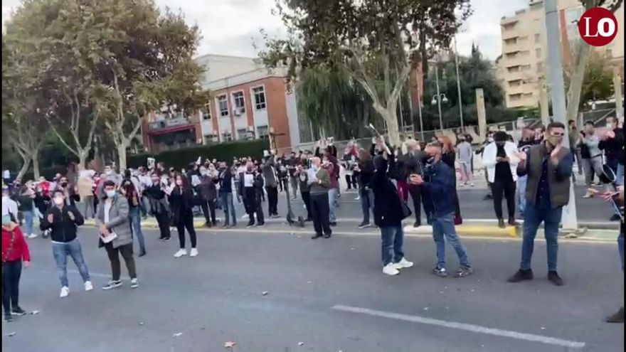 Cierre de bares en Murcia: Los hosteleros se echan a la calle en Murcia y Cartagena