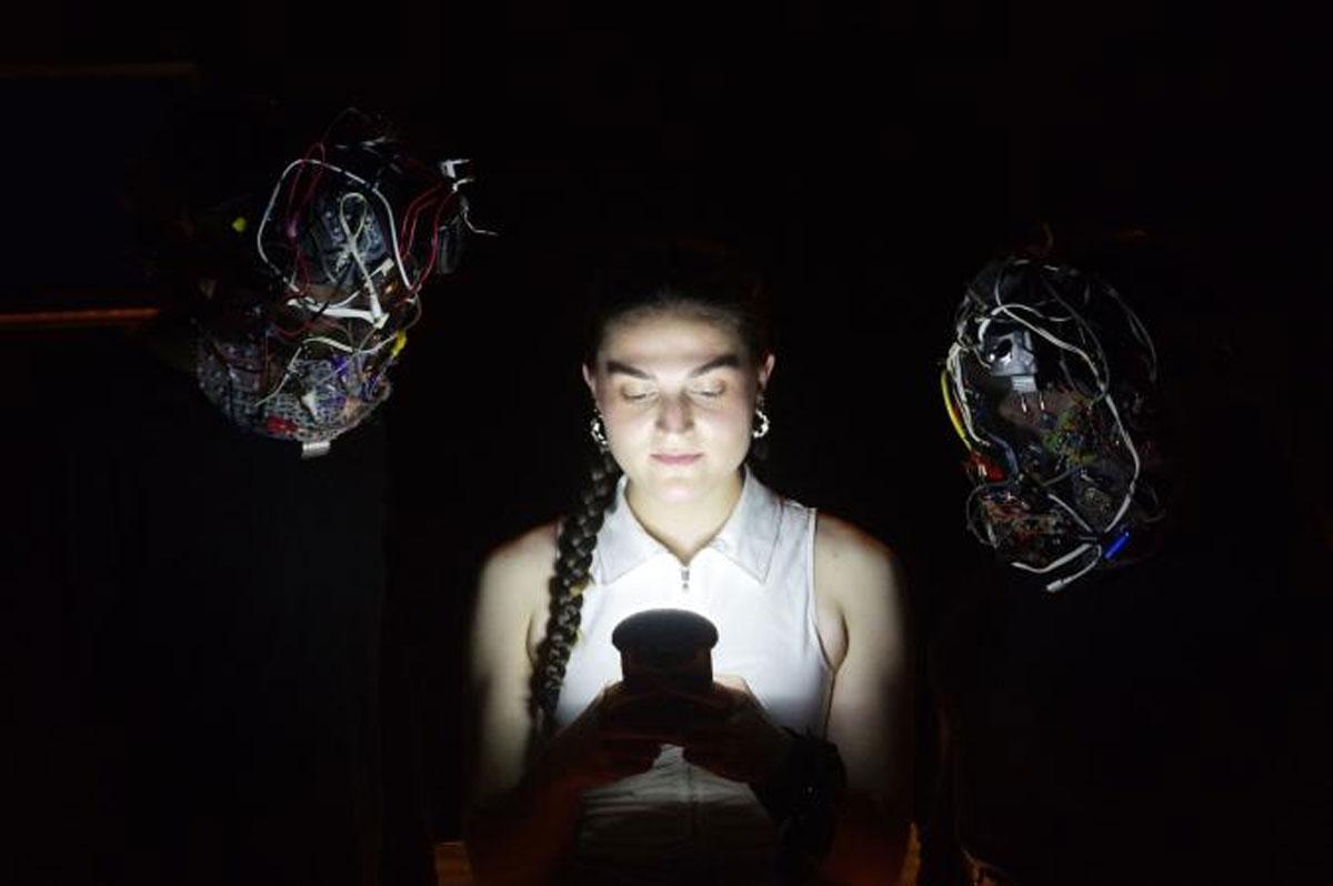 Un momento de la obra de teatro 'A cámara escura', de Vórtice Escénico.