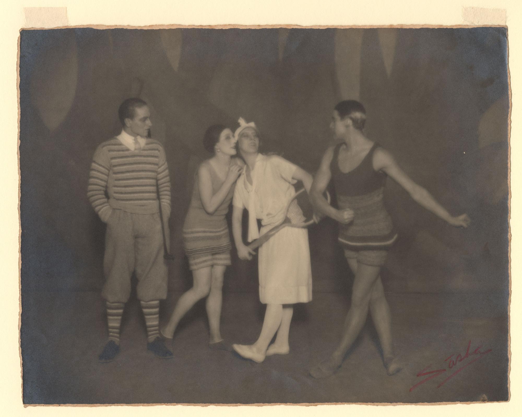 Fotografía de 'Le train bleu', el ballet que fue la segunda y última colaboración profesional de Picasso y Chanel, dos creadores que se influenciaron mutuamente.