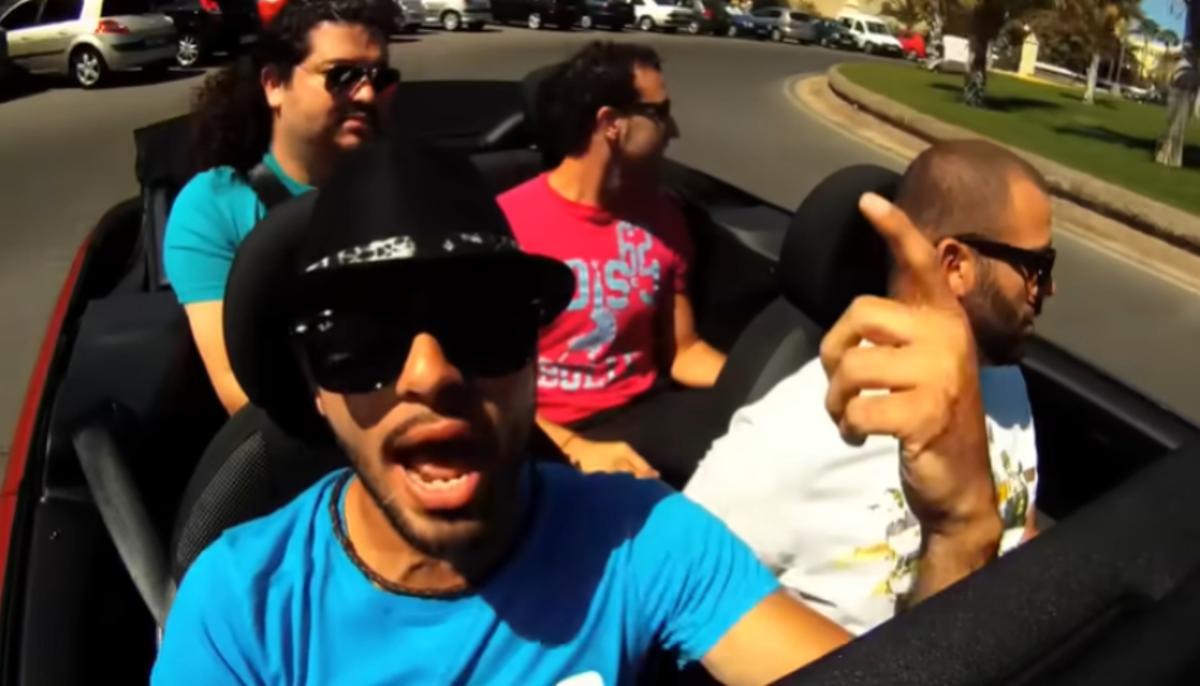 Efecto pasillo en el videoclip de Pan y Mantequilla, su canción número 1