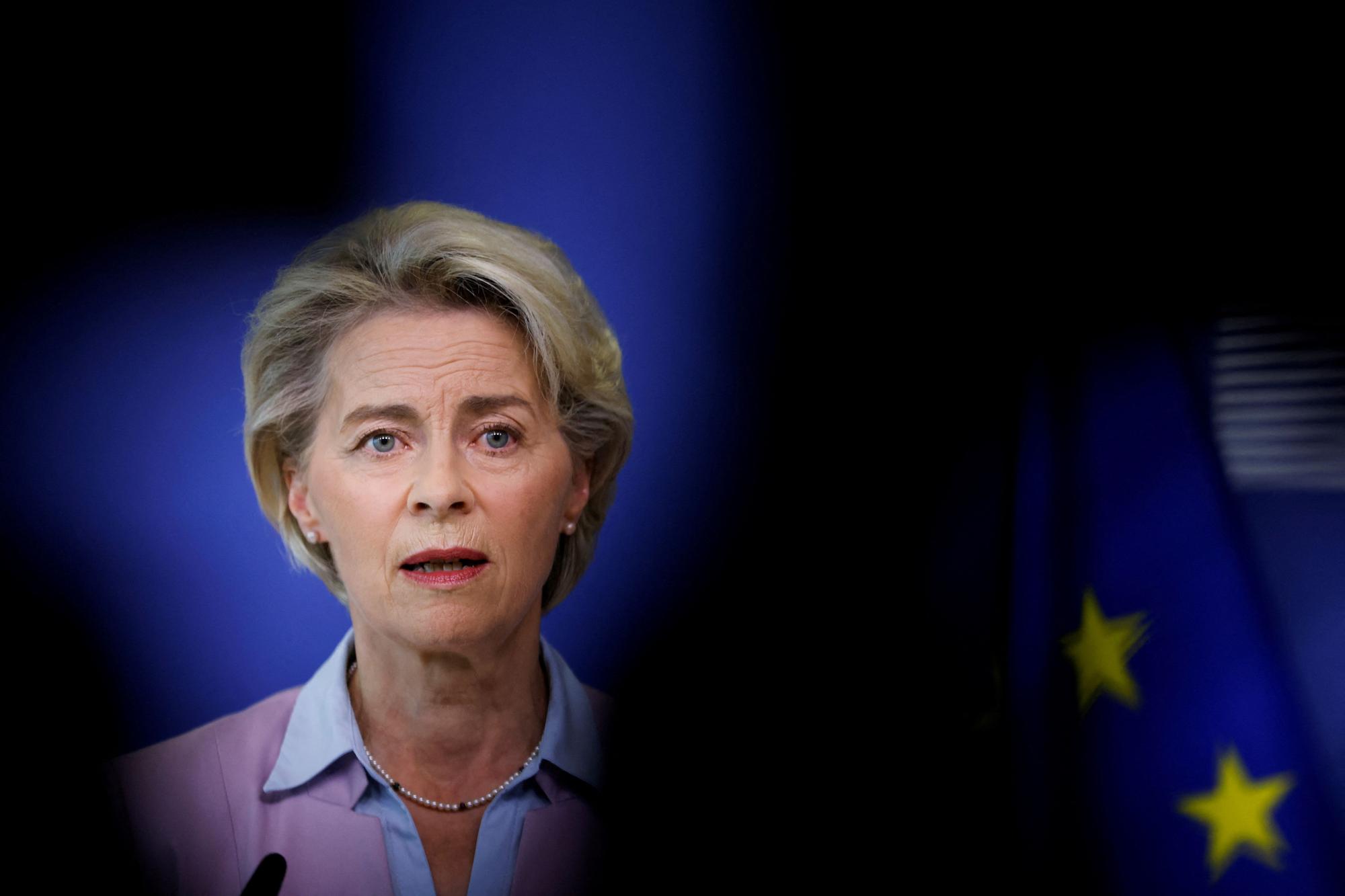 OHANNA GERON FILE PHOTO: European Commission President Ursula von der Leyen attends a news conference on energy crisis, in Brussels FILE PHOTO: European Commission President Ursula von der Leyen speaks at a news conference on the energy crisis, in Brussels, Belgium September 7, 2022. REUTERS/Johanna Geron/File Photo  NARCH/NARCH30