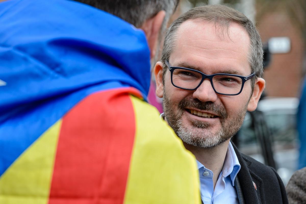 Josep Costa en 2019 cuando era vicepresidente primero del Parlament catalán, en Alemania, donde fue a visitar al expresidente  de la Generalitat Carles Puigdemont.