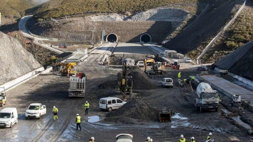 Obras del AVE en el túnel de Espiño, en Vilariño de Conso (Ourense).