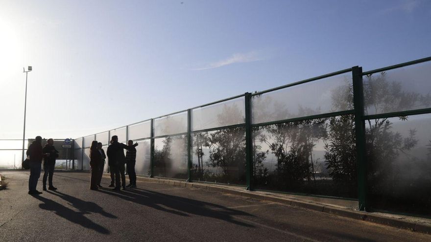 La Junta coloca pantallas para reducir la contaminación acústica en las facultades de Medicina y Educación