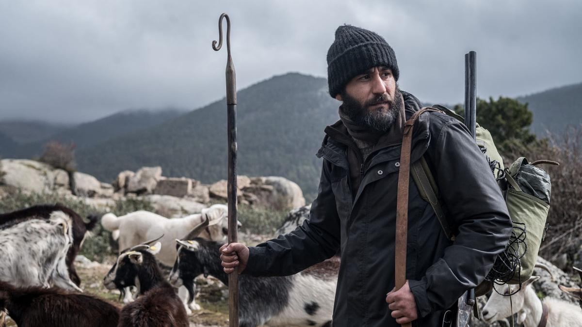 El actor Jesús Carroza en un fotograma de la serie 'Apagón'.