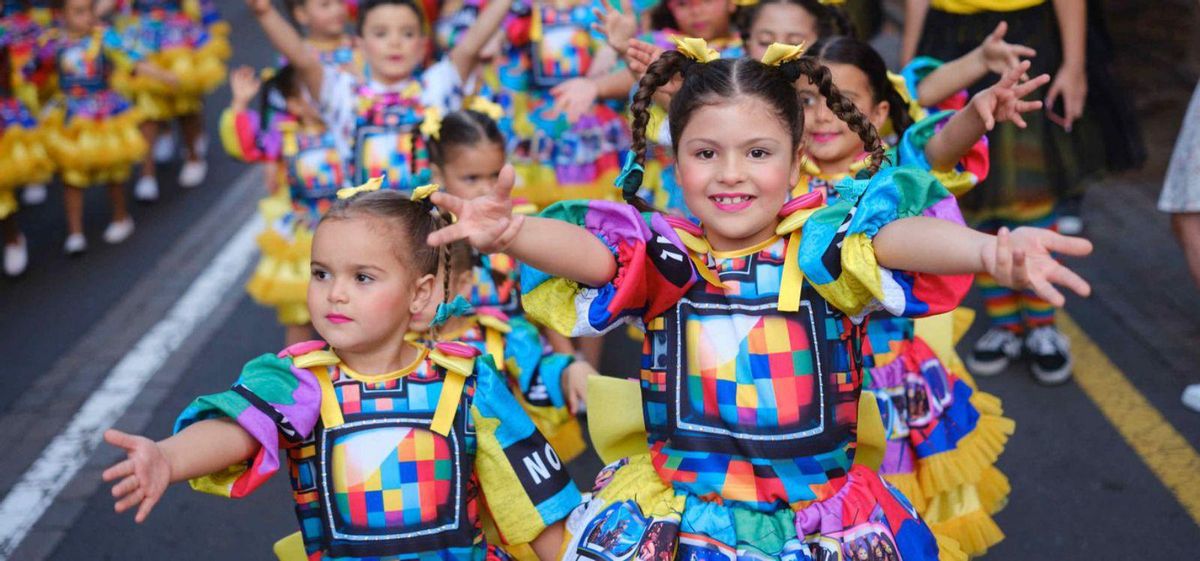 Con actitudes como la de este niño, el futuro del carnaval parece asegurado. | | CARSTEN W. LAURITSEN