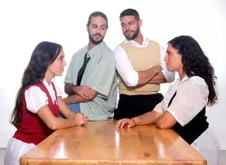 'Variables varias' explora la dimensión física del amor con X e Y sobre el escenario de El Aparte