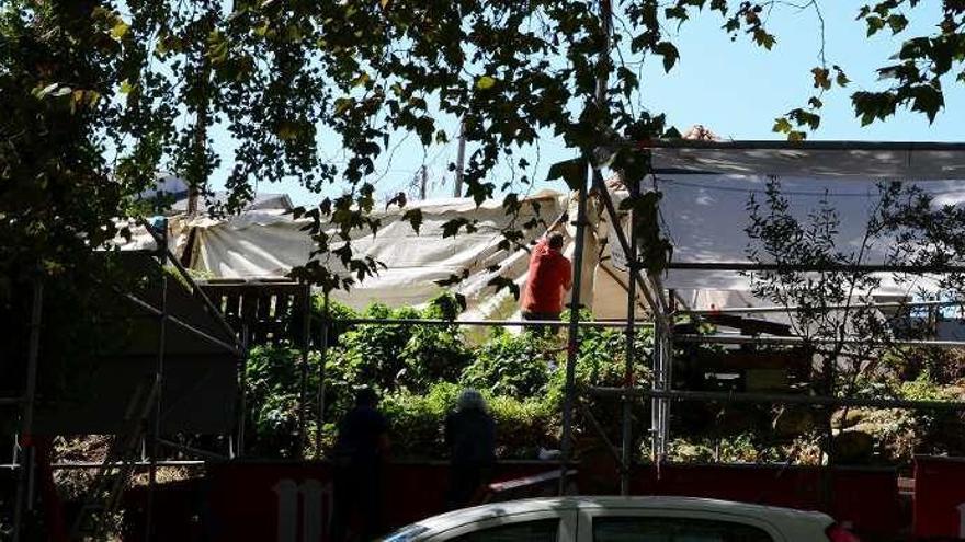 Preparativos para la gran romería de Darbo, cuyo día grande es el domingo. // Gonzalo Núñez