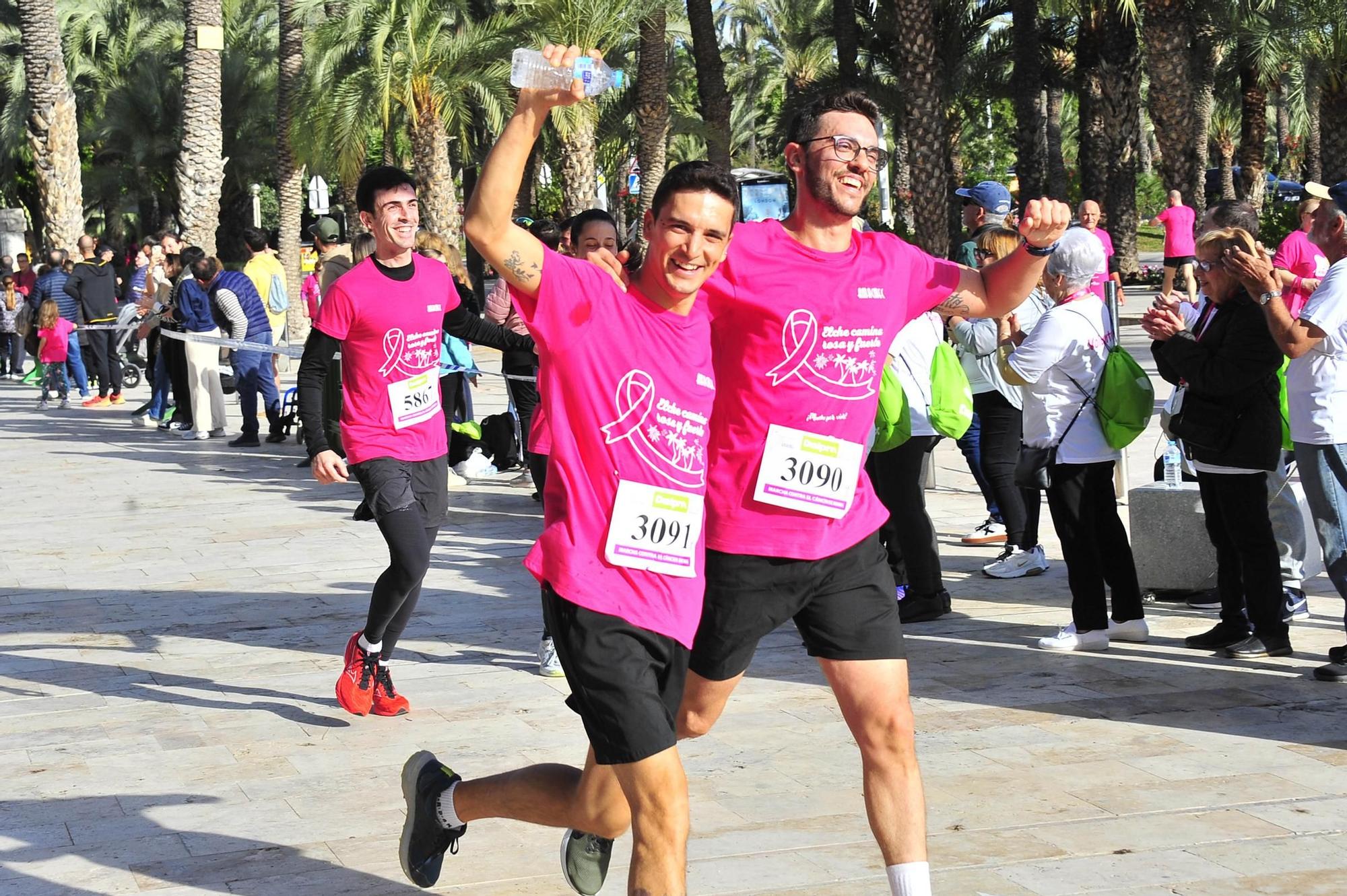 Una marea rosa imparable contra el cáncer de mama en Elche