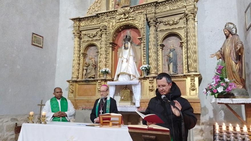 GALERÍA | EL obispo de Astorga en los pueblos más recogidos de Sanabria