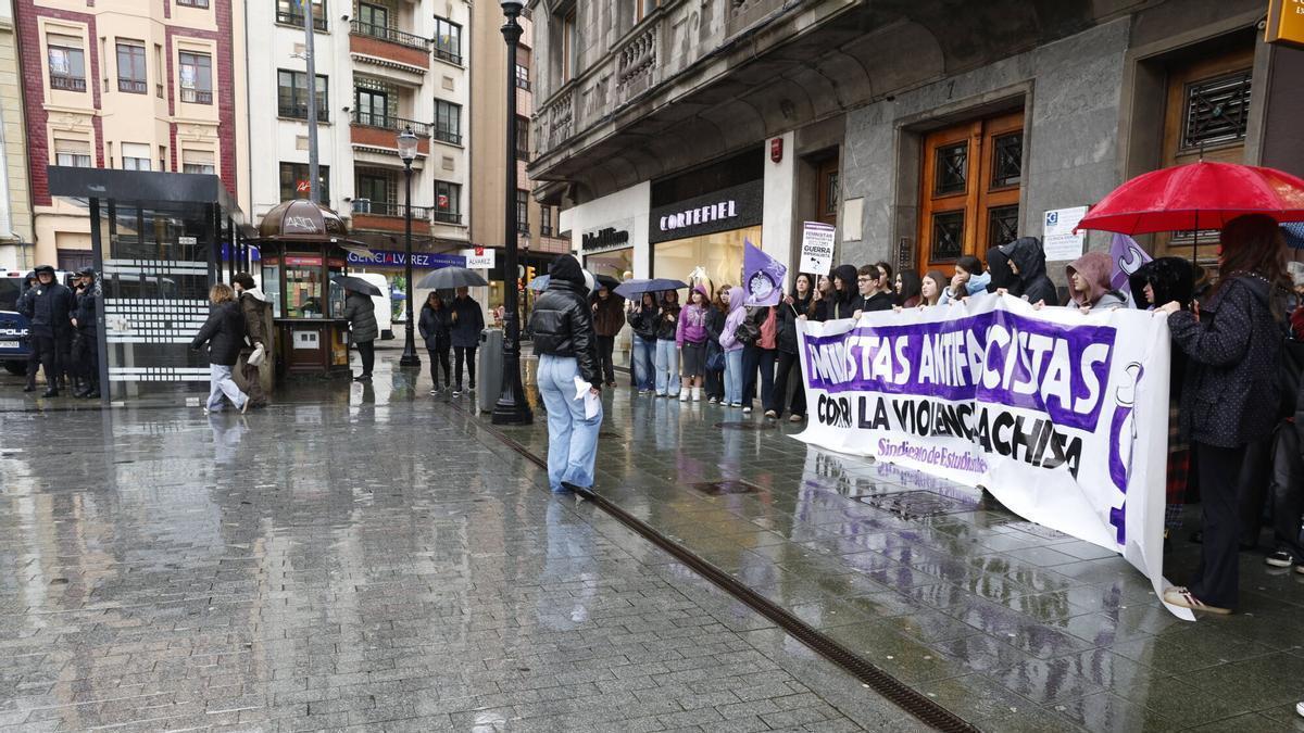VÍDEO: Manifestación de estudiantes por el 8M en Gijón