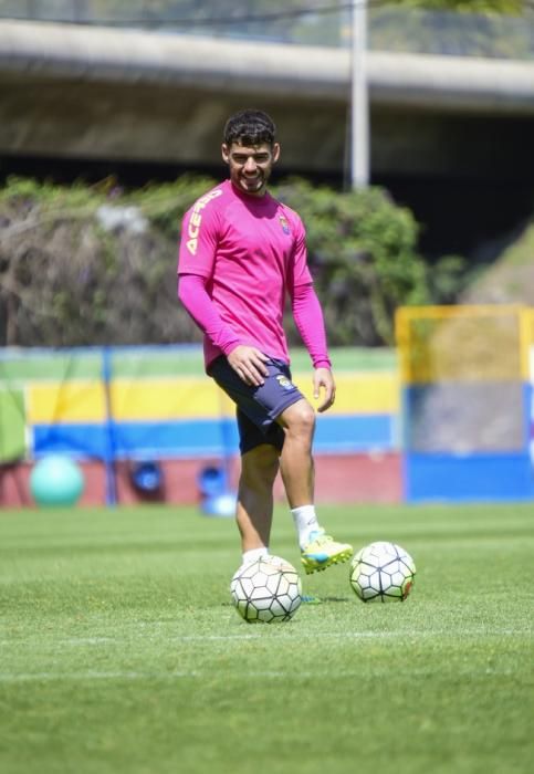 Entrenamiento de la UD Las Palmas en Barranco ...