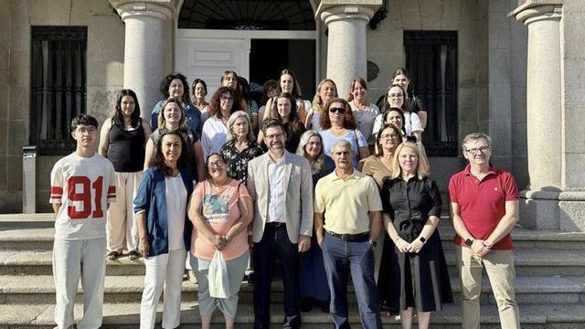 Os alumnnos, coas autoridades.