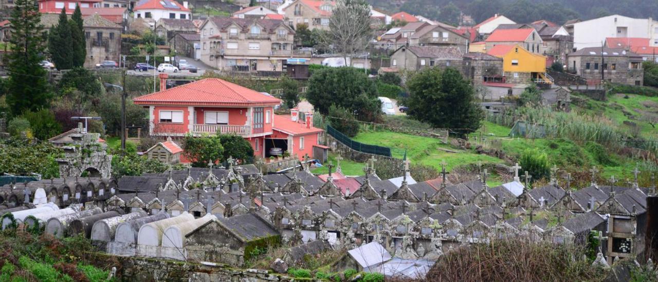 Una vista del cementerio de O Hío.