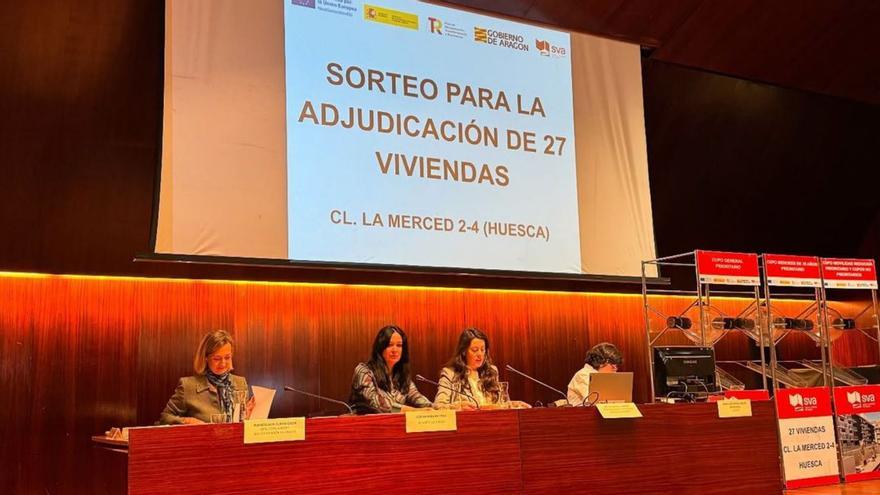 Acto del sorteo de las 27 primeras viviendas de alquiler asequible de La Merced. | GOBIERNO DE ARAGÓN