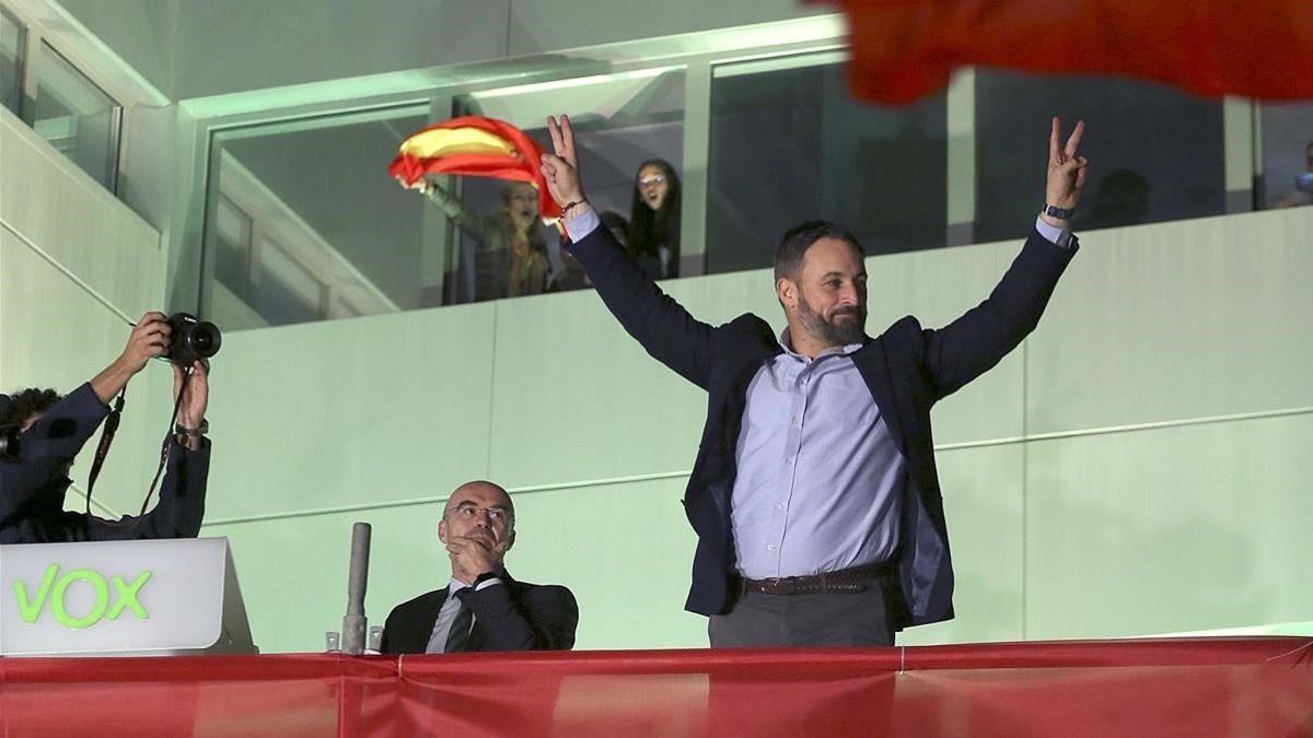 Celebración en la sede de VOX, tras los sorprendentes resultados electorales.