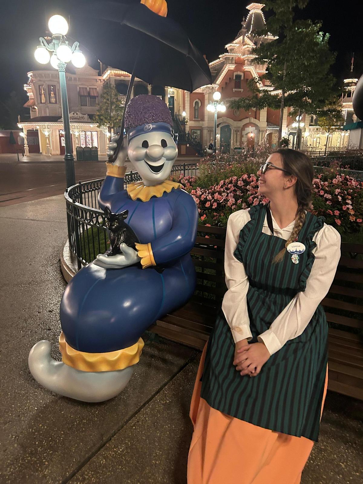 Lorena rota entre seis de los restaurantes del complejo de Disneyland París.