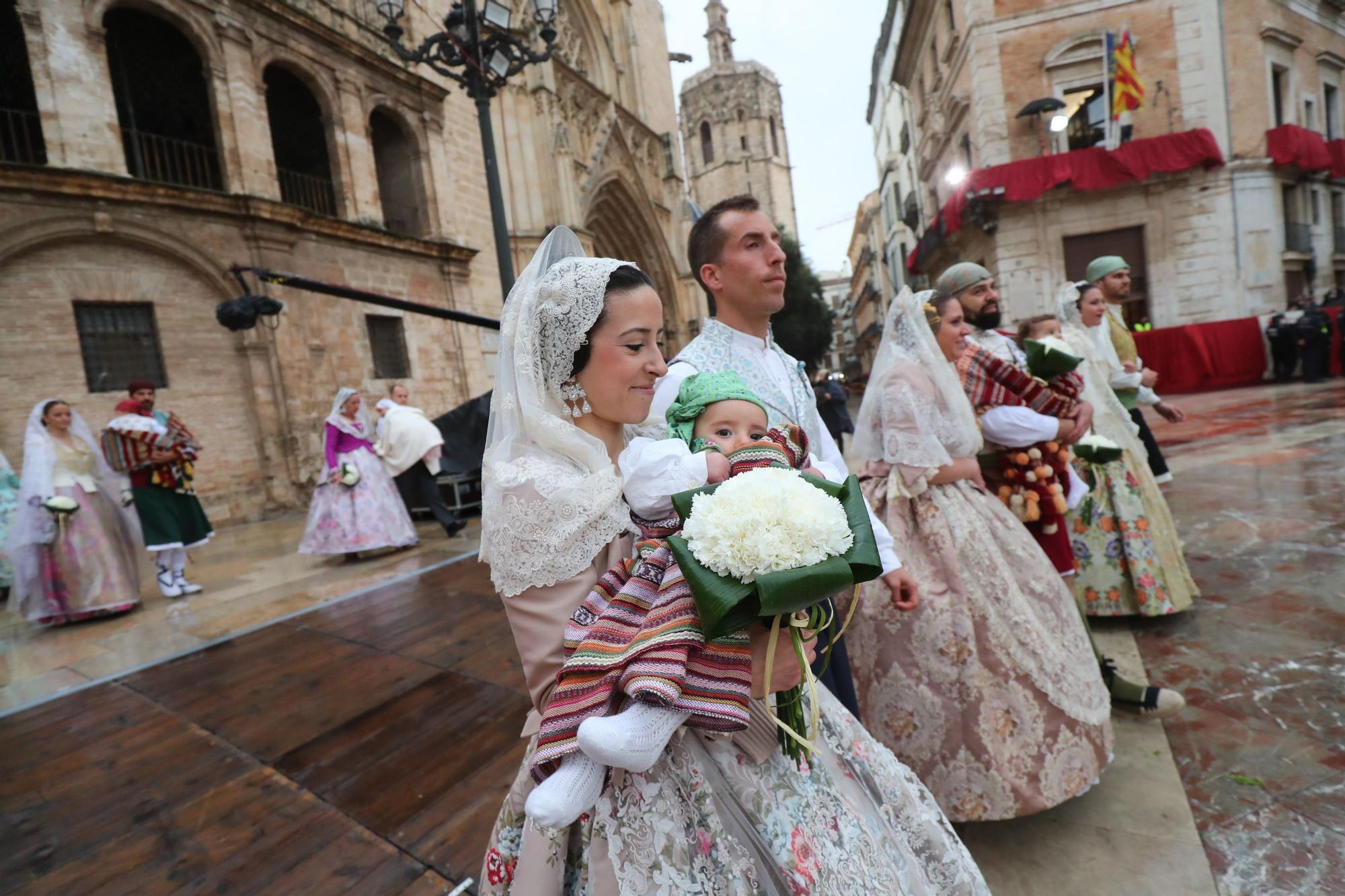 Búscate en el primer día de ofrenda por la calle de la Paz (entre las 17:00 a las 18:00 horas)