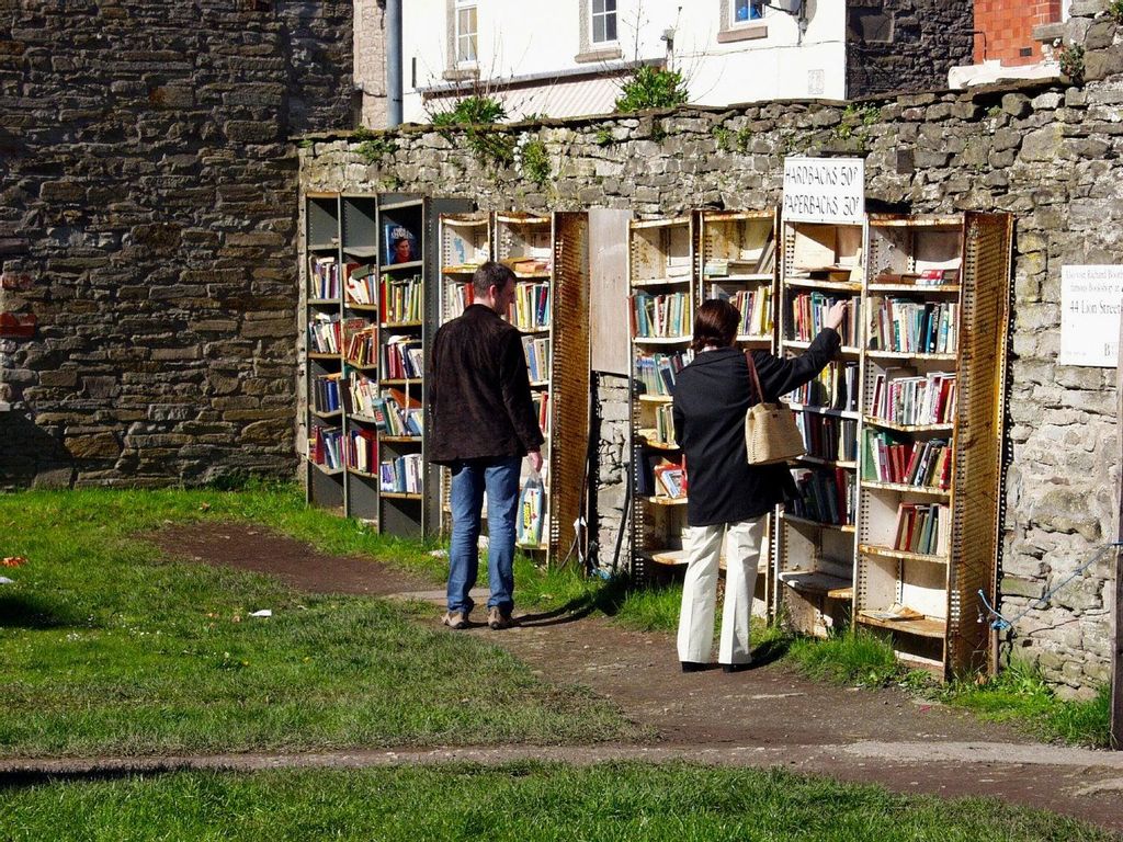 Librería exterior en Hay-on-Wye