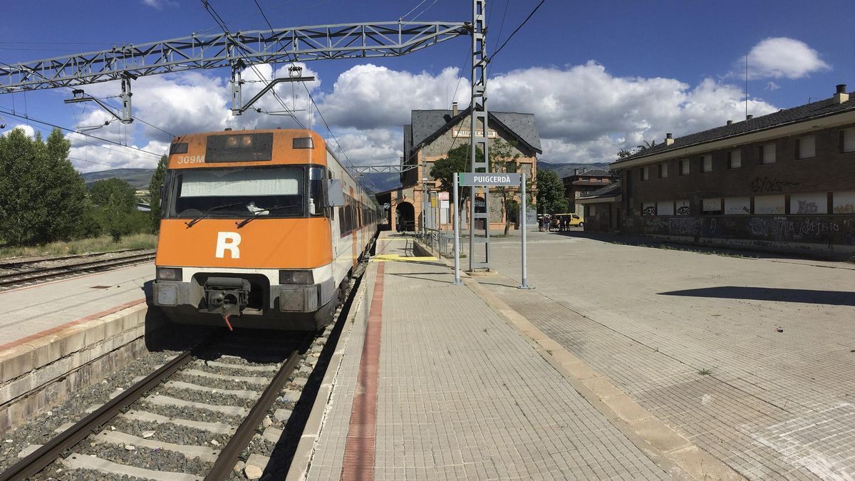 Un tren aturat a l'estació de Puigcerdà