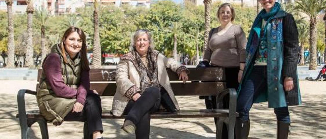 Nuria, Mari Ángeles, Maite y Esther forman parte de la Asociación de Mujeres con Cáncer Metastásico de Alicante.