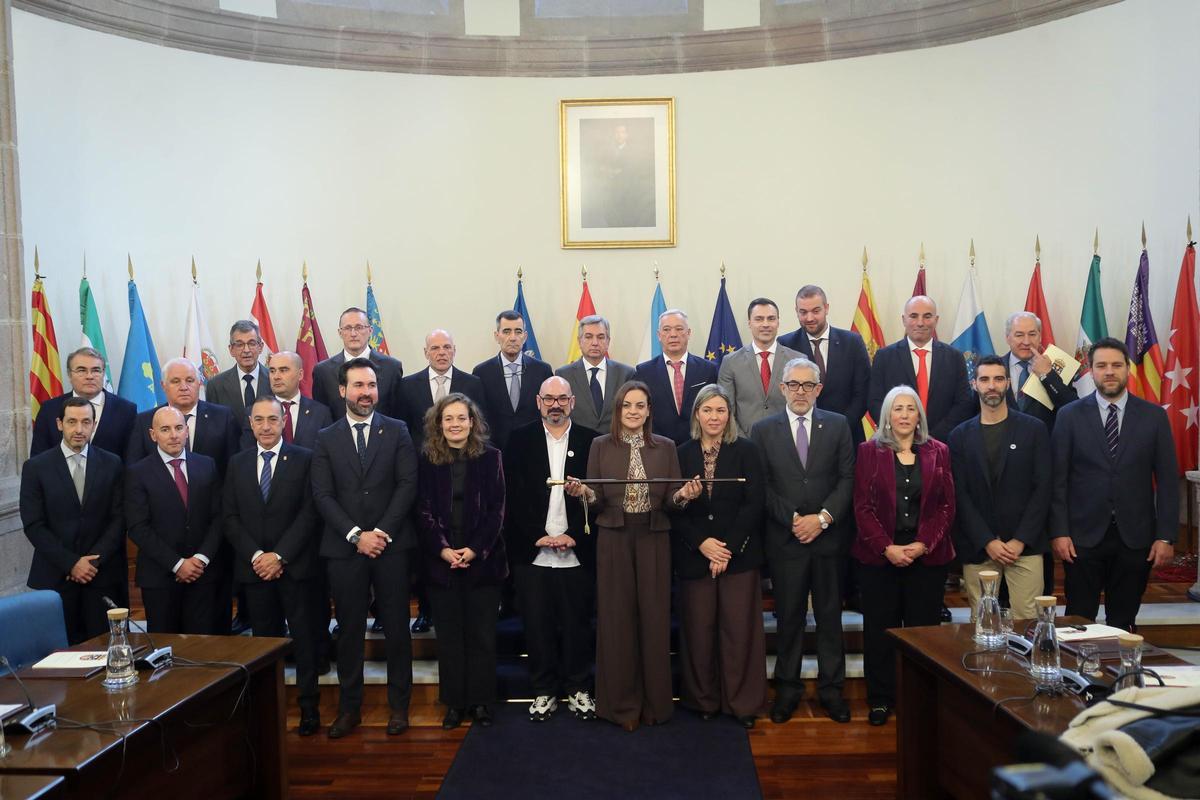 Foto de familia de la nueva etapa de la Diputación.