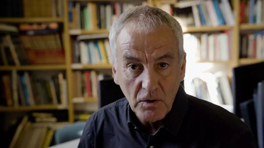 El Reino Unido estudia una abdicación a la española de Carlos III