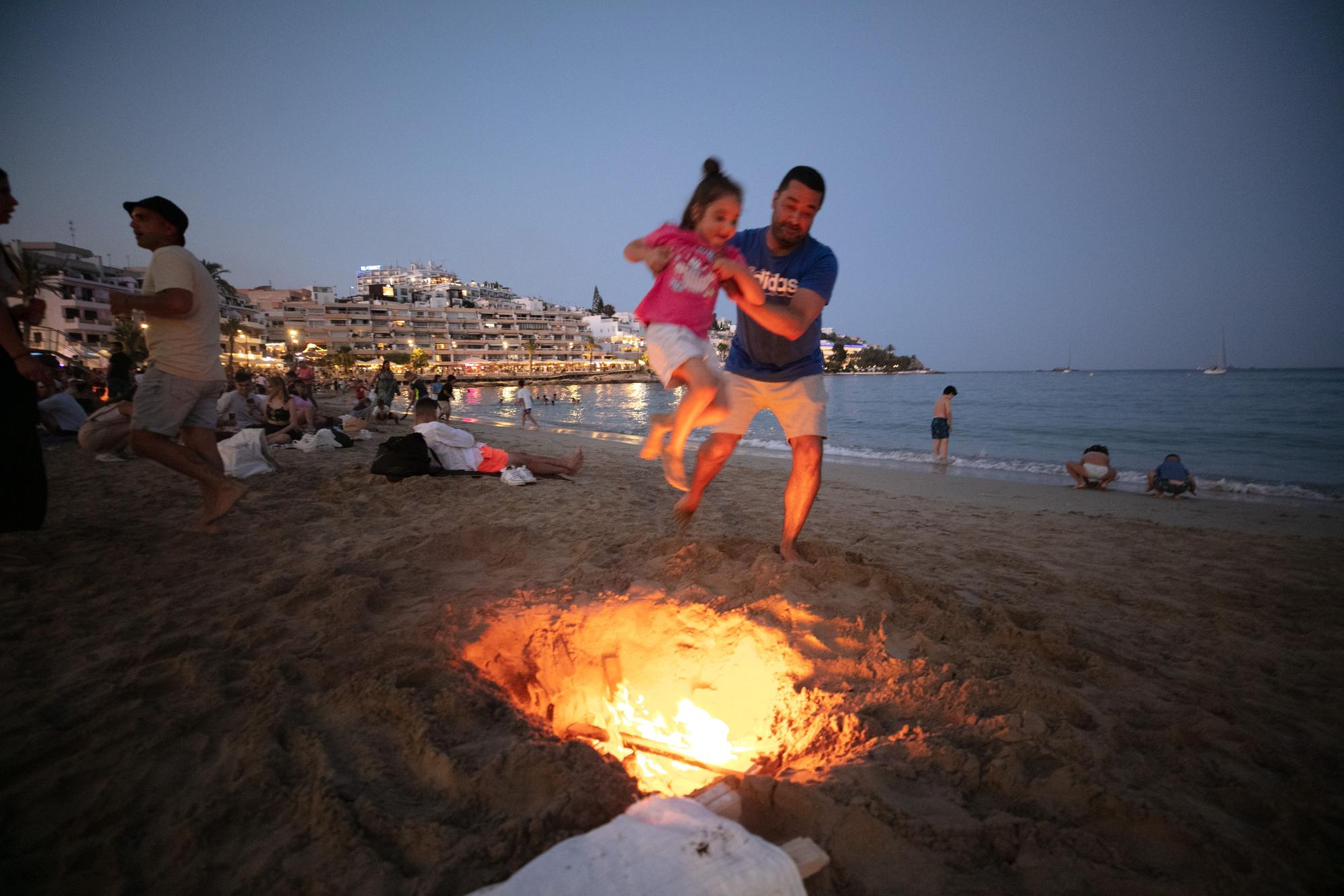 Mira aquí todas las fotos de la noche de San Juan en Ibiza