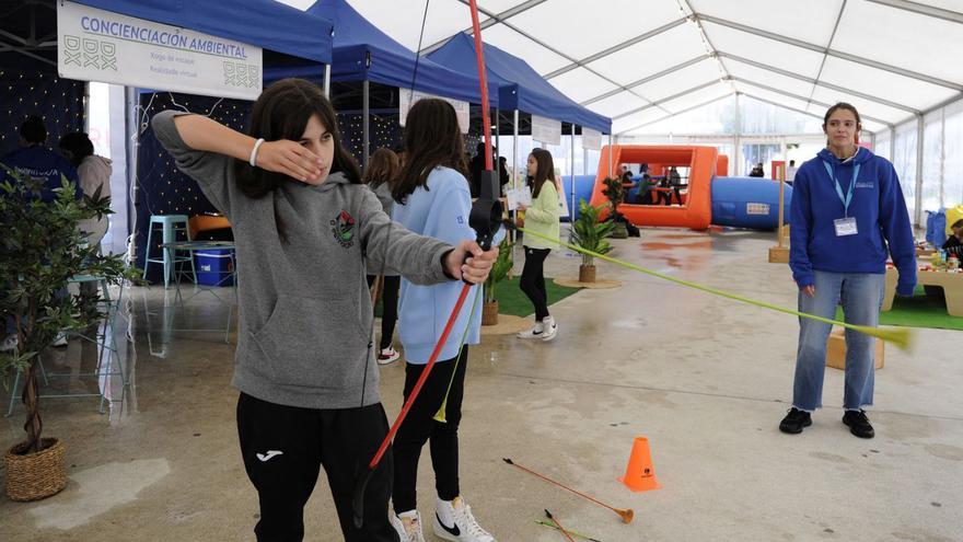 Los jóvenes de A Estrada disfrutan de un día de juegos