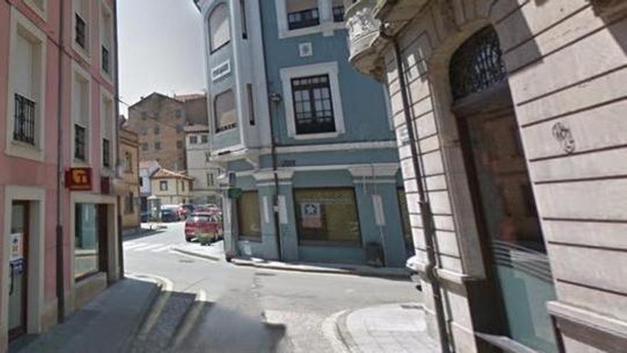 Roban de madrugada en el estanco de la calle Eduardo Sierra de Grado, dejando numerosos destrozos en el establecimiento