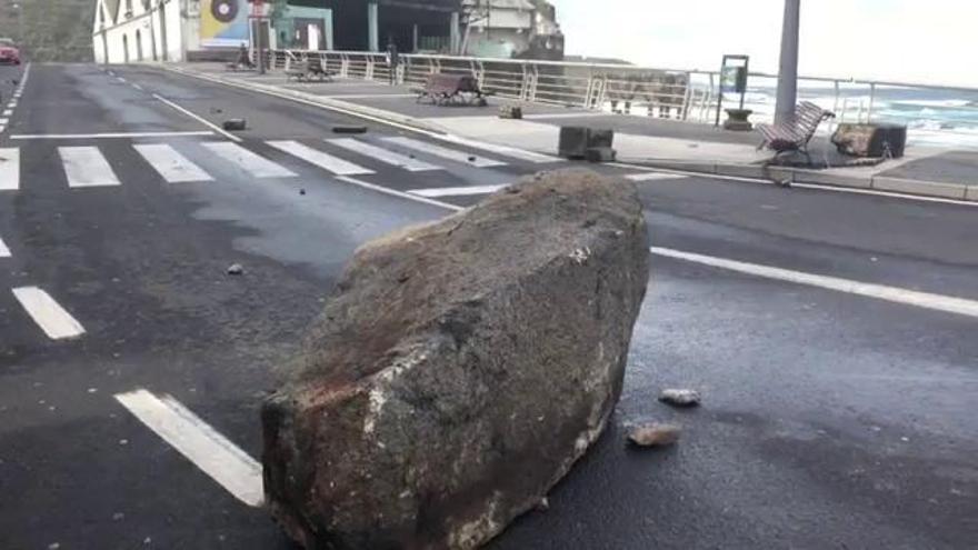 Desperfectos en Garachico tras los efectos del aviso naranja por oleaje