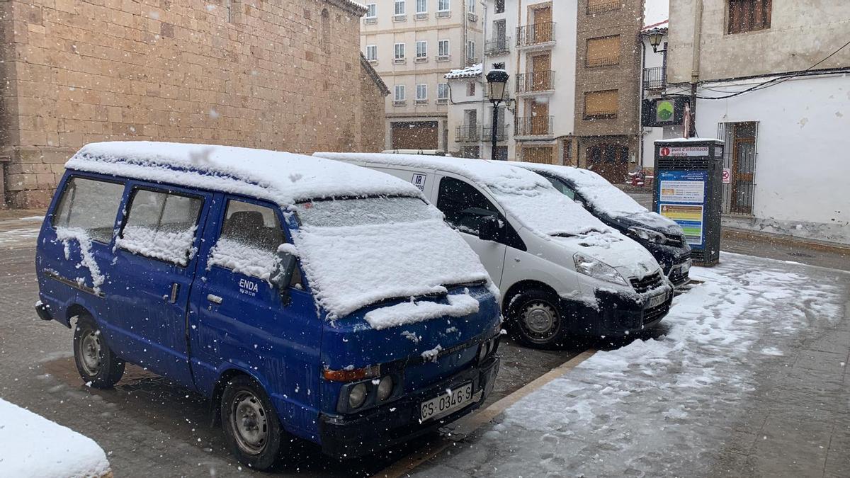 Las calles de Vistabella cubiertas por la nieve