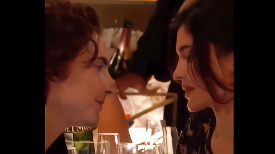 El beso de película de Timothée Chalamet y Kylie Jenner durante los anuncios de los Globos de Oro