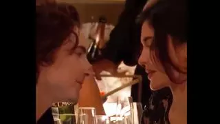 El beso de película de Timothée Chalamet y Kylie Jenner durante los anuncios de los Globos de Oro