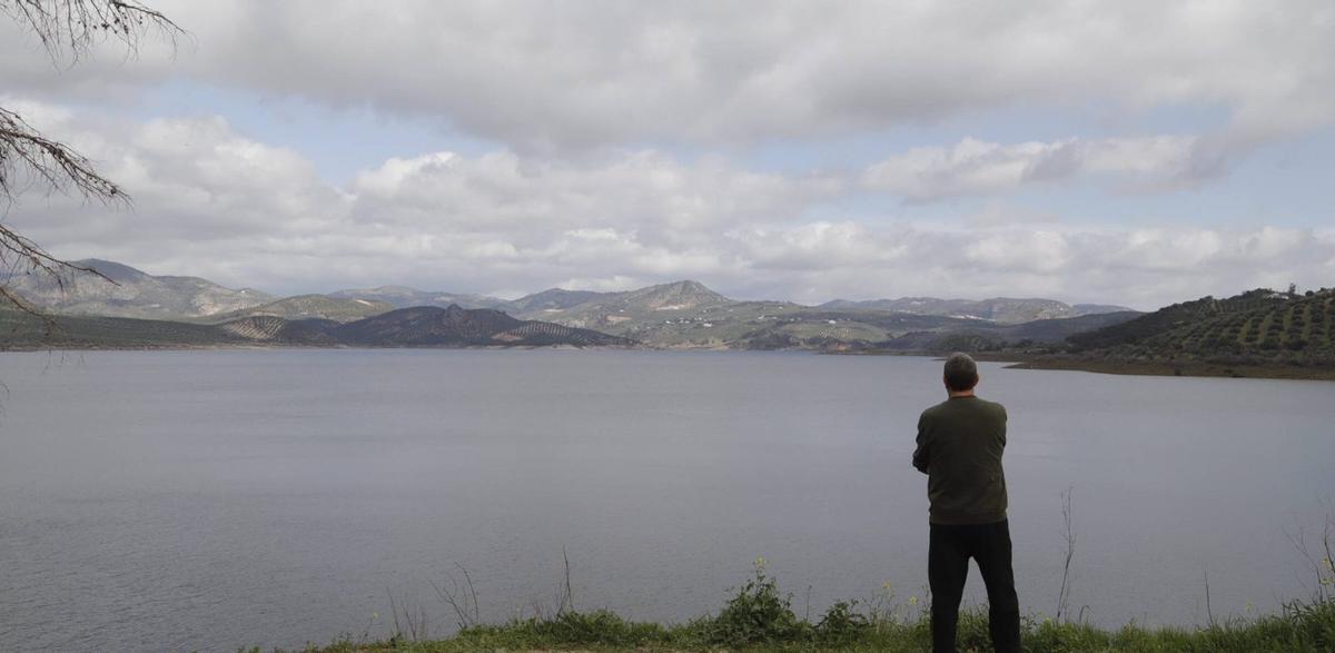 Una vista panorámica del pantano de Iznájar, en una imagen tomada la semana pasada.