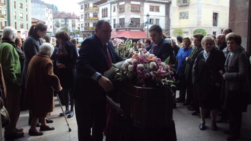 Cangas, de duelo en el funeral del cronista oficial, Celso Somoano