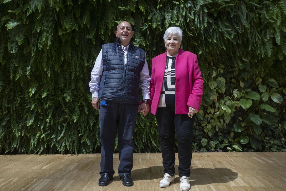 Caros Luis Alfonso, paciente de le enfermedad de Parkinson; y Fina Zuriaga, esposa de otro paciente.