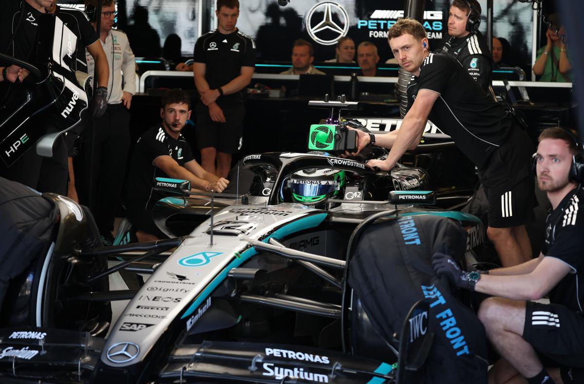 Abu Dhabi (Emiratos Árabes Unidos), 09/12/2025.- El piloto de reserva de Mercedes Frederik Vesti de Dinamarca dirige su coche durante la sesión de pruebas de postemporada de Fórmula Uno en el circuito Yas Marina en Abu Dhabi, 09 de diciembre de 25. Dinmarca, Emiratos Árabes Unidos) EPH/EP/ALI HAIDER