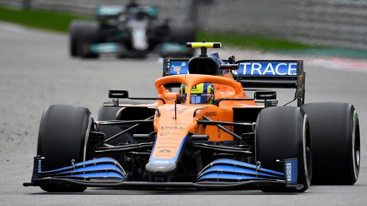 Lando Norris liderando el GP de Rusia, con Hamilton al acecho