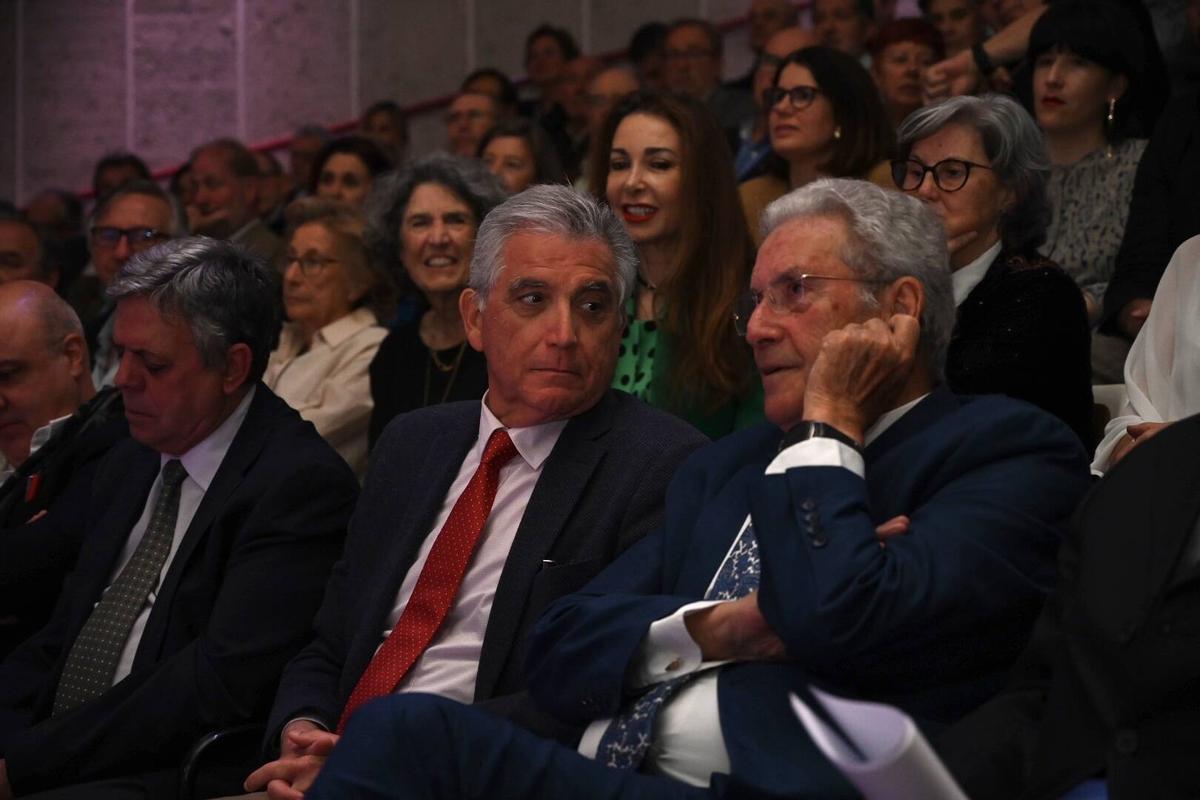 Fotogalería | Así ha sido el emotivo adiós a Emilio Vázquez y Emilio Jiménez, capitanes de Fundación CB Fotogalería | Así ha sido el emotivo adiós a Emilio Vázquez y Emilio Jiménez, capitanes de Fundación CB