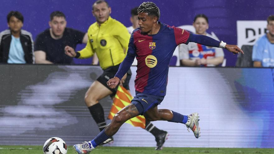 Julián Araujo durante un partido amistoso entre el FC Barcelona y el Manchester City de la pretemporada 2024/25