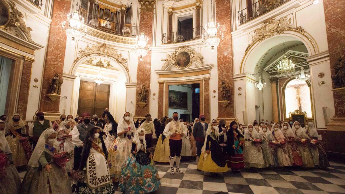 Llegada de la Fallera Mayor Infantil 2021 a la plaza de la Virgen en la Ofrenda