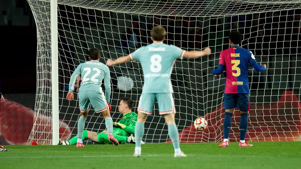 El gol de Julián Álvarez, que significaba el 0-1 del Atlético al Barça en Montjuïc.