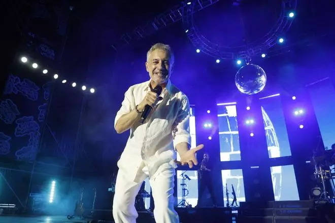La energía y la nostalgia de Sergio Dalma reinan en la Axerquía