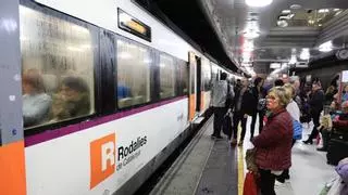 Un falso aviso de bomba paraliza la circulación de trenes en la estación de plaza Catalunya de Barcelona