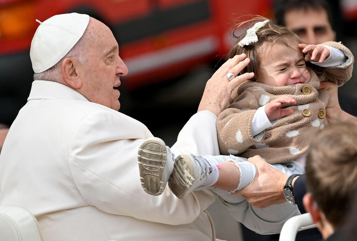 El papa Francisco, hospitalizado por una infección respiratoria. El Pontífice necesitará algunos días para recuperarse.